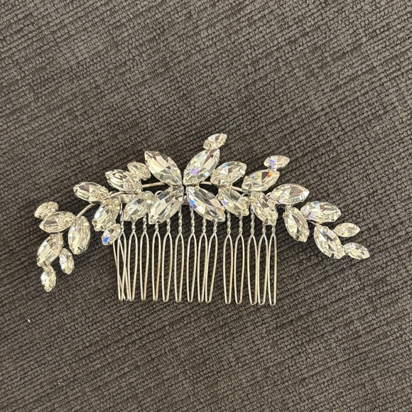 None Accessories - Elegant Silver Crystal Hair Comb